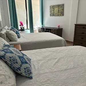 Apartment 2br Downtown High Ceiling Free Parking And Wifi, Honolulu